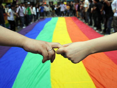 NOUA CONSTITUŢIE: Comisia a RESPINS amendamentul ce interzice discriminarea pentru orientare sexuală