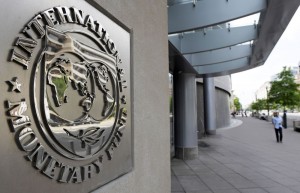 FMI: Corupţia încetineşte creşterea economică