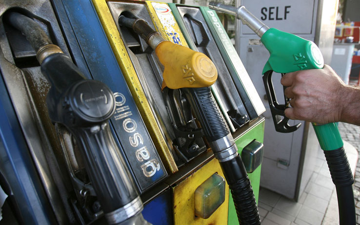 Finanțele susțin că impactul majorării accizei de la 1 aprilie este de 41 de bani/litru de benzină sau motorină