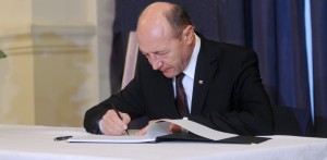 Băsescu a trecut în rezervă un general STS şi a demis un consilier de la Cotroceni